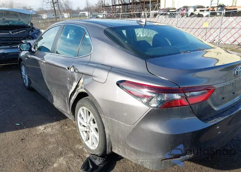 2023 Toyota Camry Le z USA, uszkodzony, nr VIN 4T1C11BK5PU092770